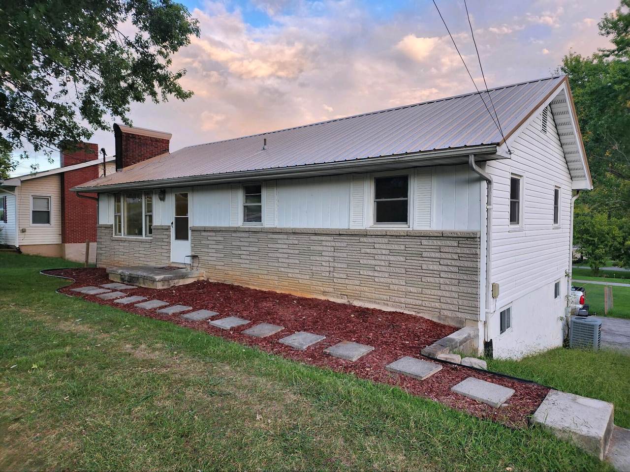 2549 Volunteer Parkway - Photo 1