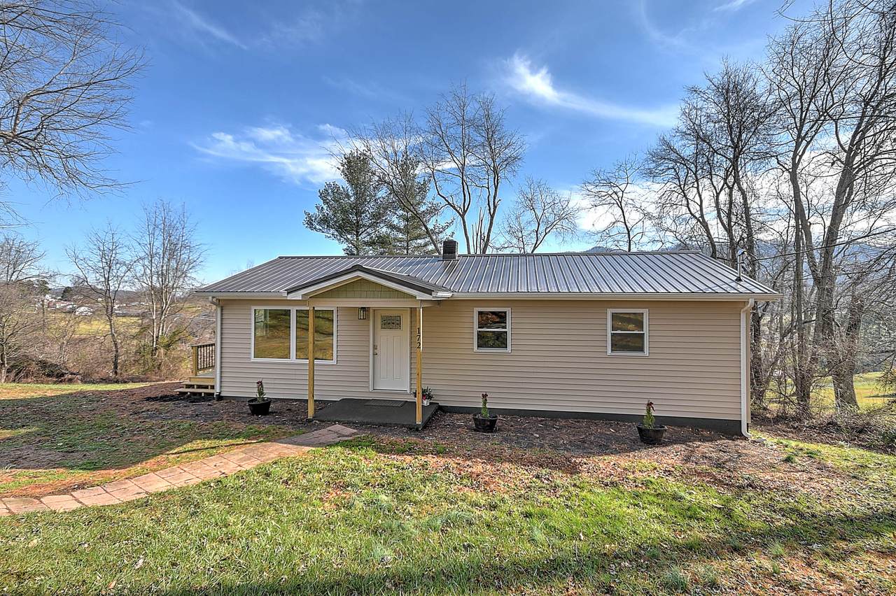 172 Hillcrest Circle - Photo 1
