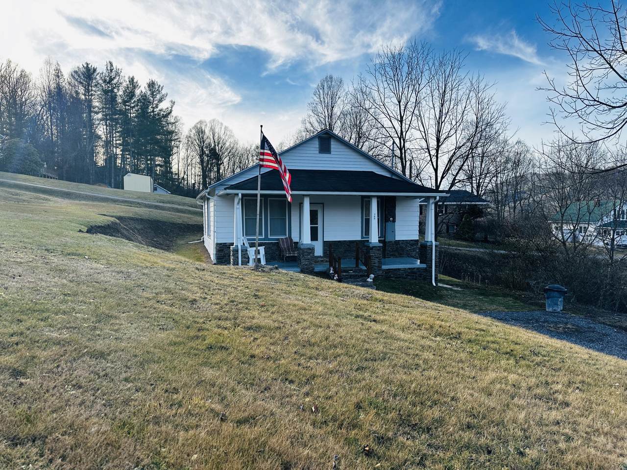 709 May Avenue Sw - Photo 1