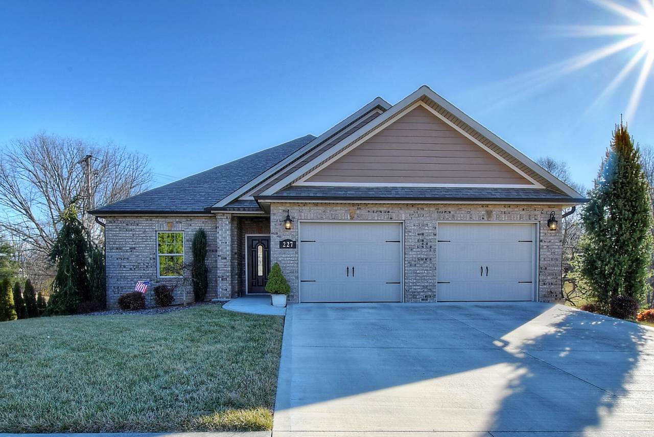 227 Devonshire Avenue - Photo 1