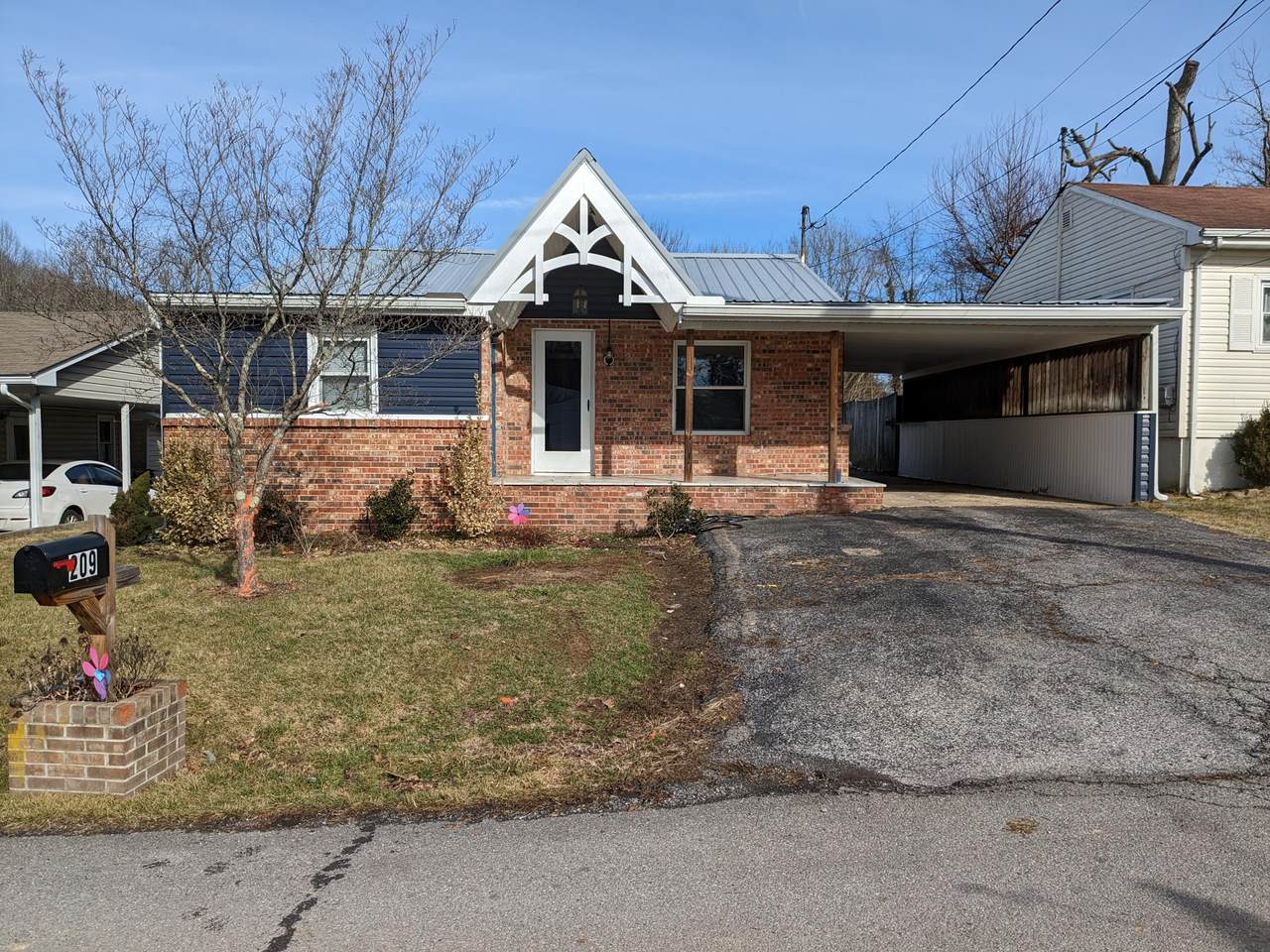 209 Harkleroad Lane - Photo 1