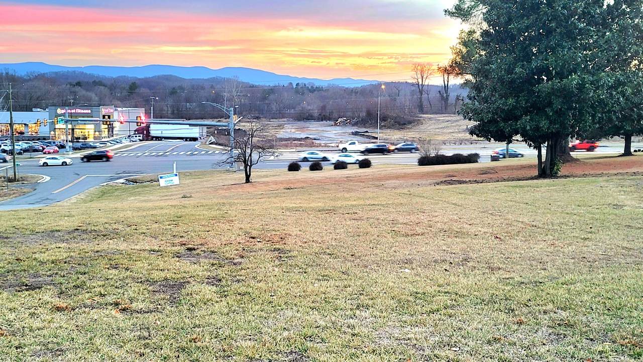 3690 Lee Highway - Photo 1
