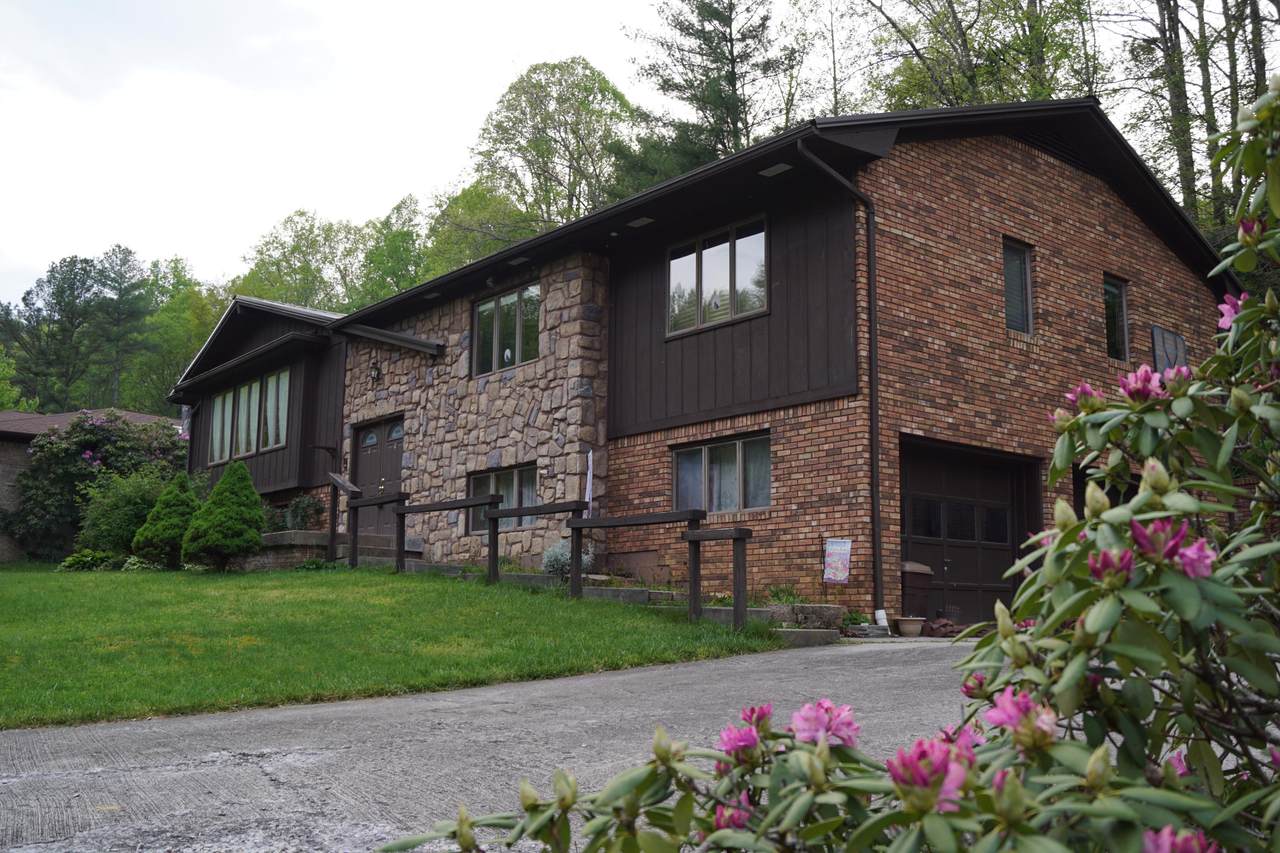 1527 Valley View Drive - Photo 1