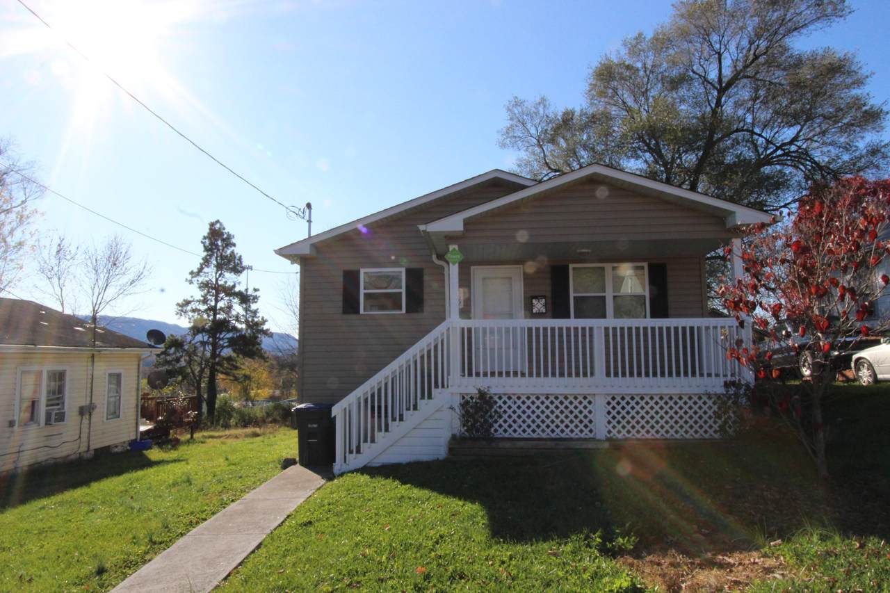 922 Fairview Avenue - Photo 1