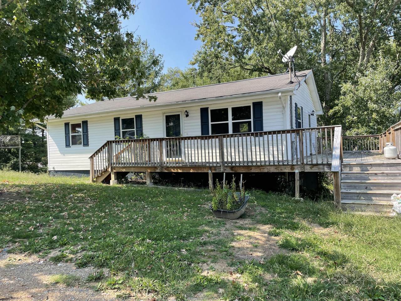205 Brooks Street - Photo 1