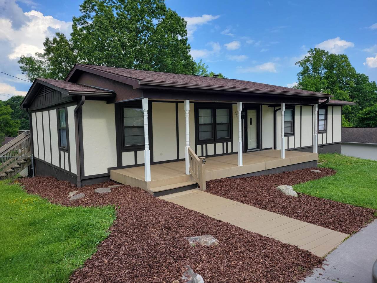 301 Apple Drive - Photo 1