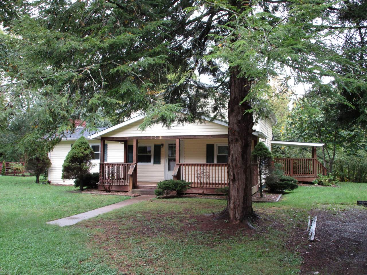 108 Indian Drive - Photo 1