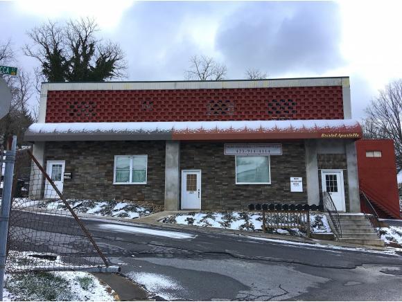 301 Rebecca St - Photo 1