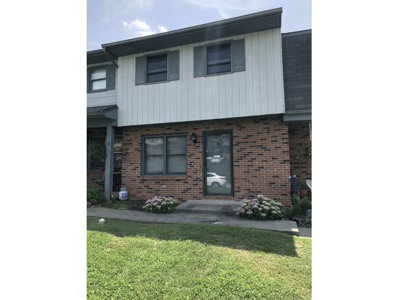 102 Oakcrest Circle - Photo 1
