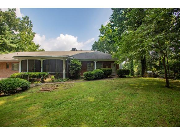 300 Castlewood Ct - Photo 1