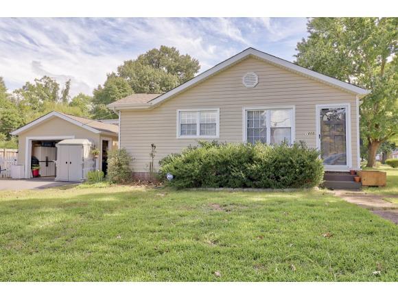 1805 Oakwood Dr - Photo 1