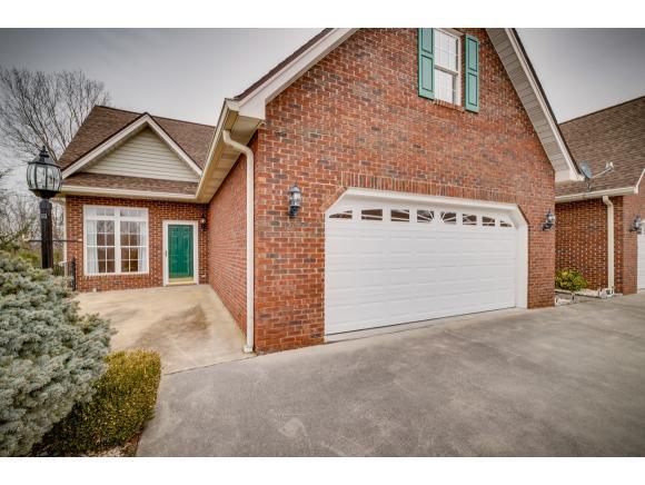 120 Hampton Green - Photo 1