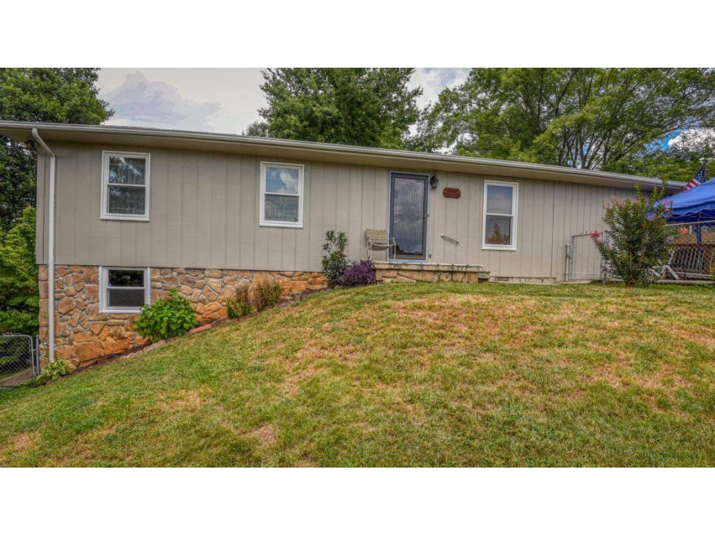 3311 Summit Drive - Photo 1