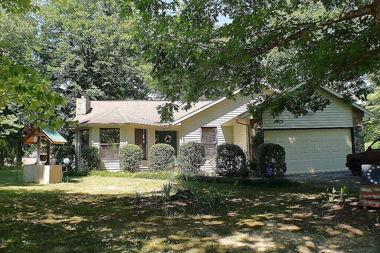 407 Greenland Lane - Photo 1