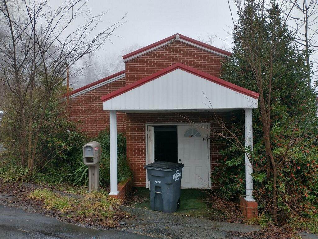 610 Hedge Drive - Photo 1