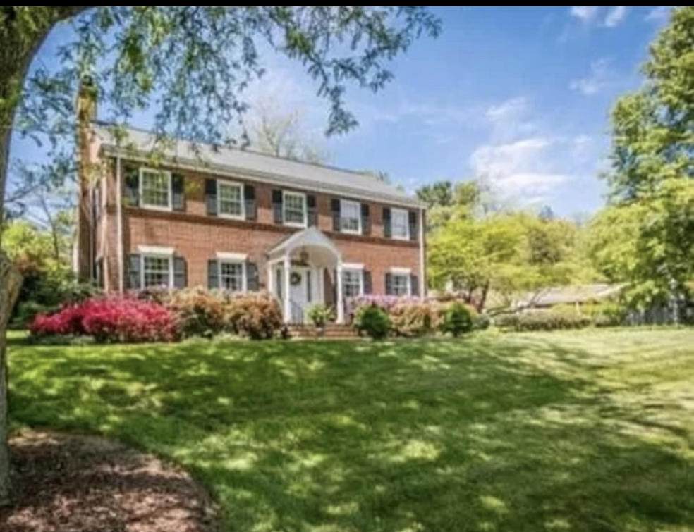 805 Hillrise Boulevard - Photo 1