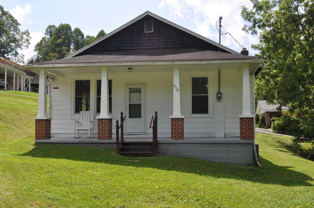 709 May Avenue - Photo 1