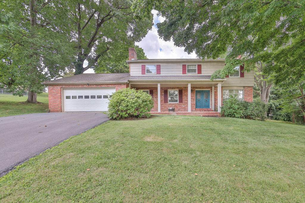 412 Oakmont Drive - Photo 1