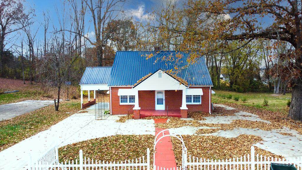 401 Hillcrest Drive - Photo 1