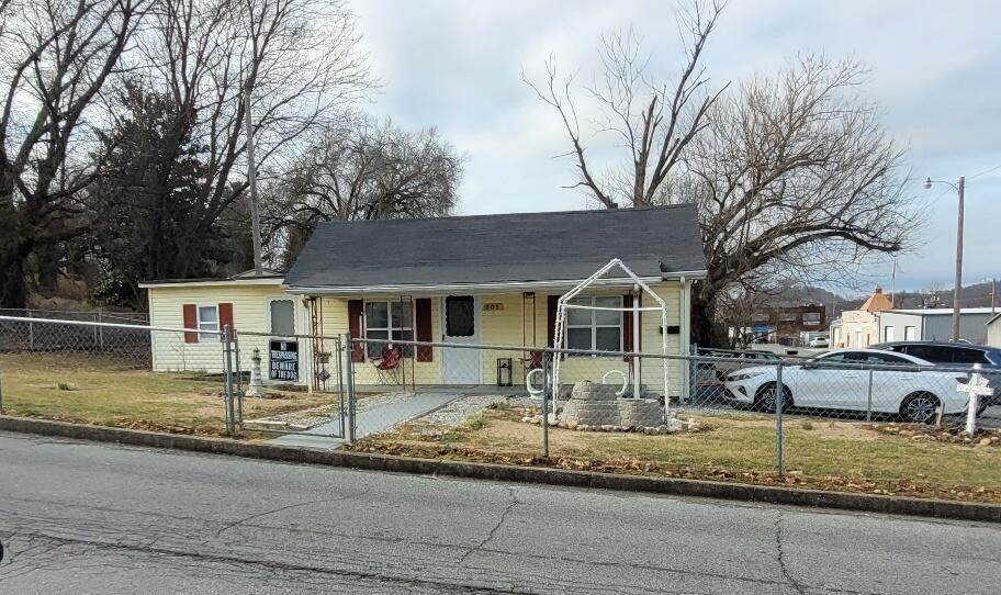 207 N Watauga Avenue - Photo 1