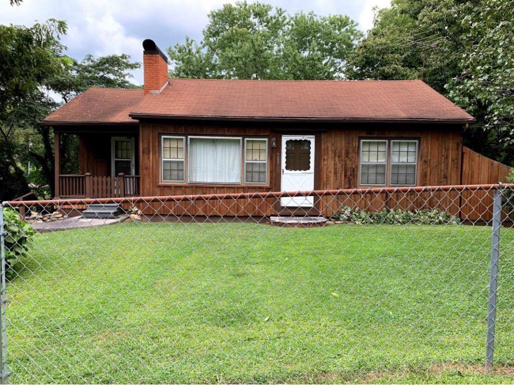 211 10th Avenue - Photo 1