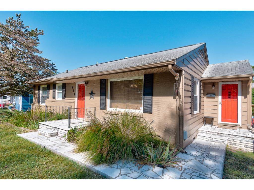 913 Lake Drive - Photo 1