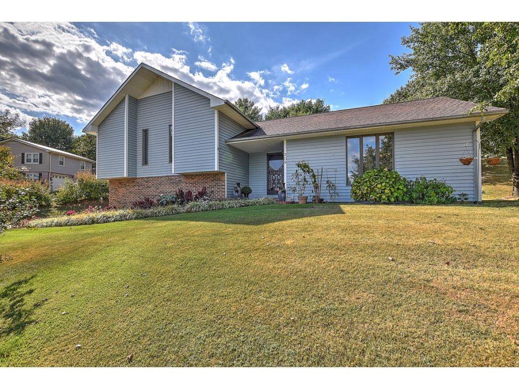 309 Ferndale - Photo 1