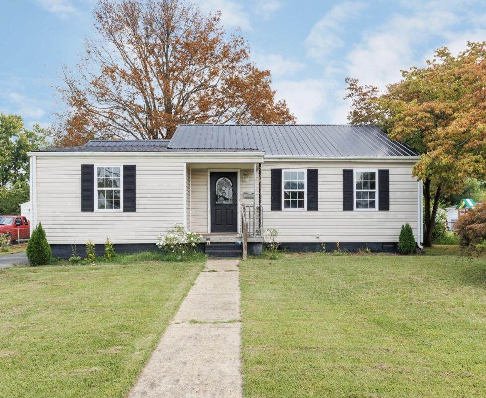 1552 Kings Road - Photo 1
