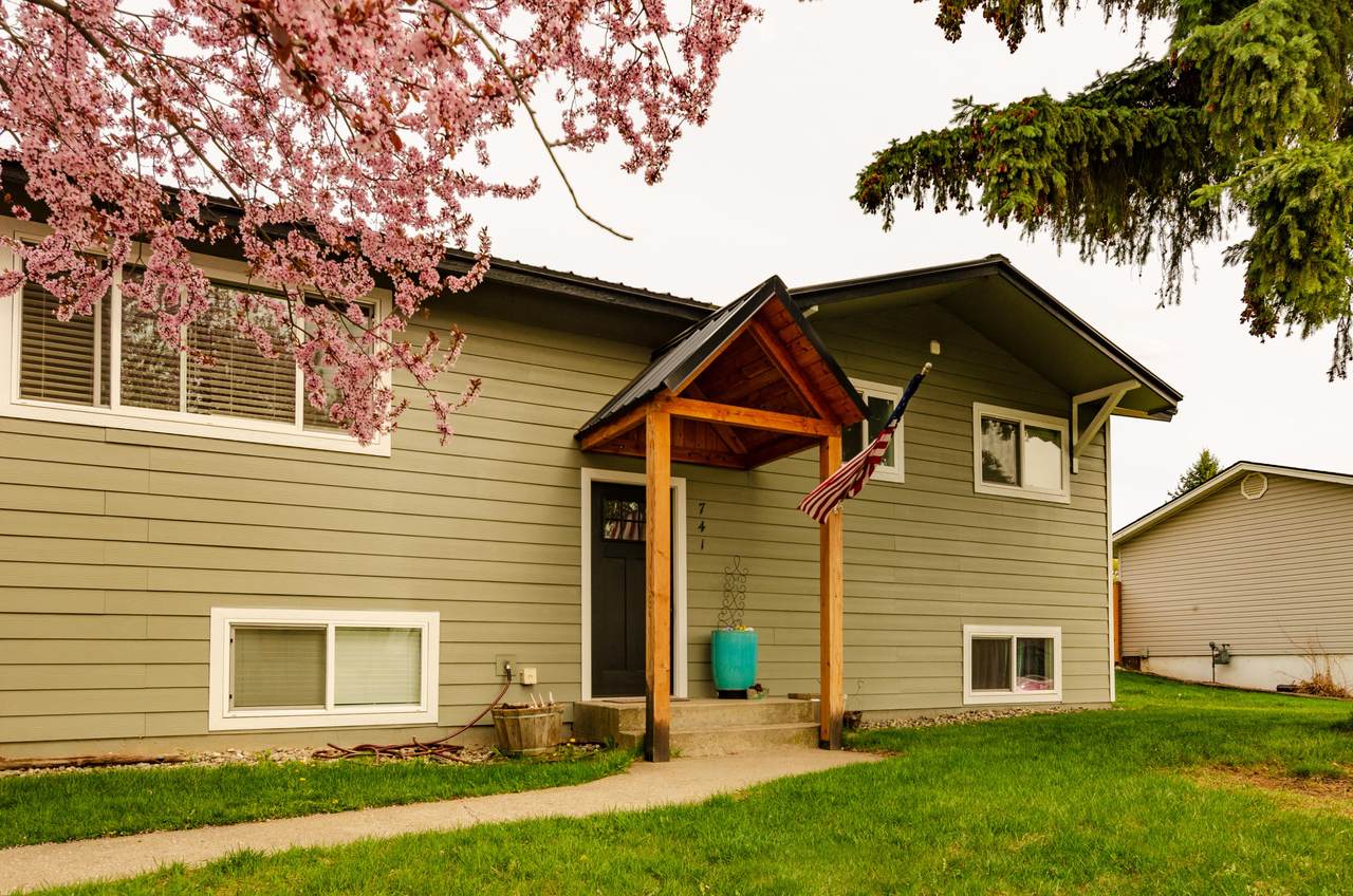 741 Chester St - Photo 1
