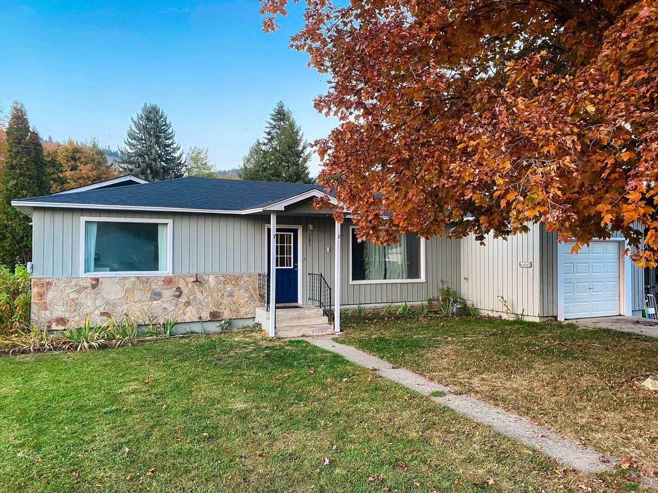 305 8TH Ave - Photo 1