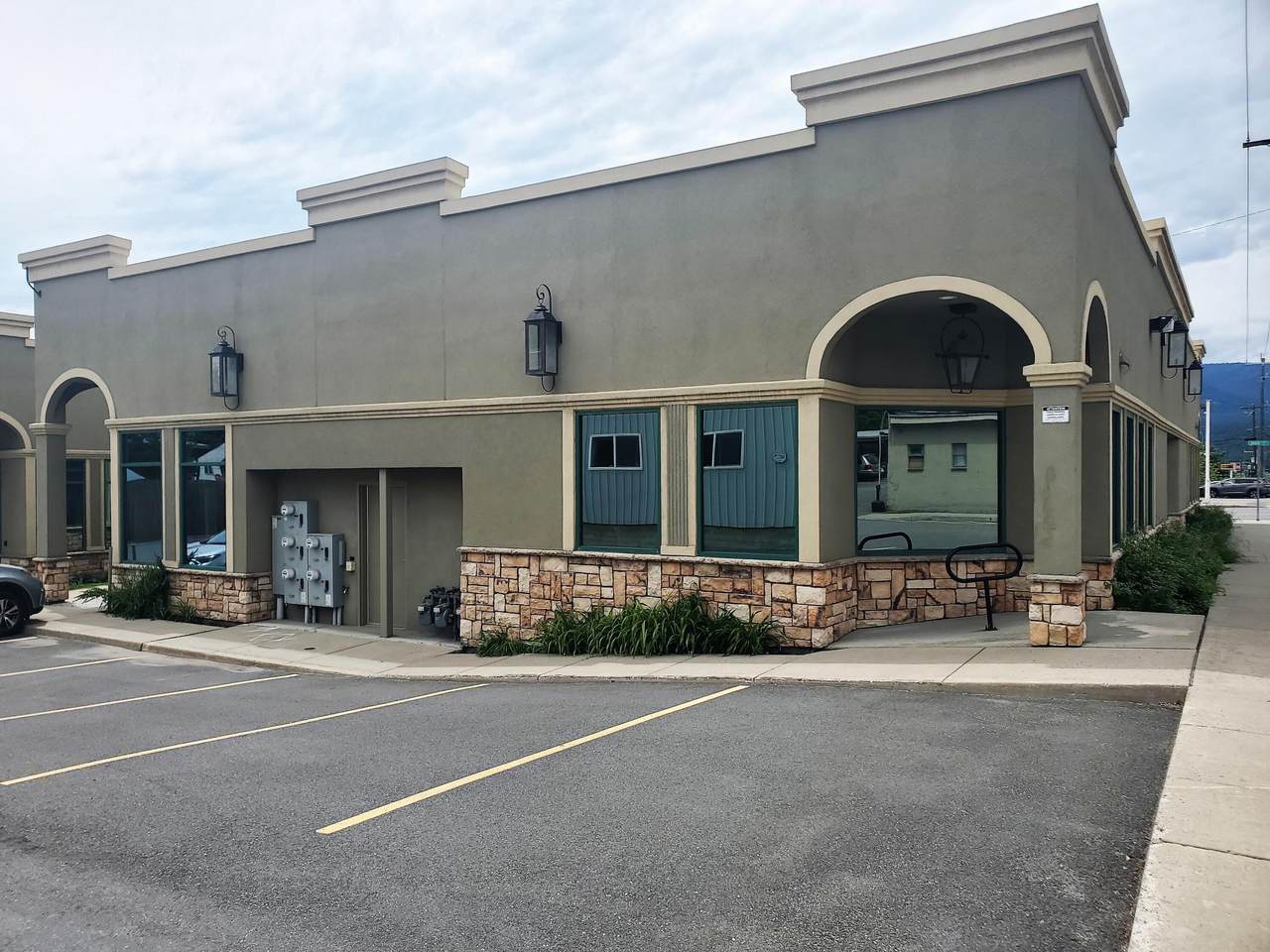 401 Main St - Photo 1