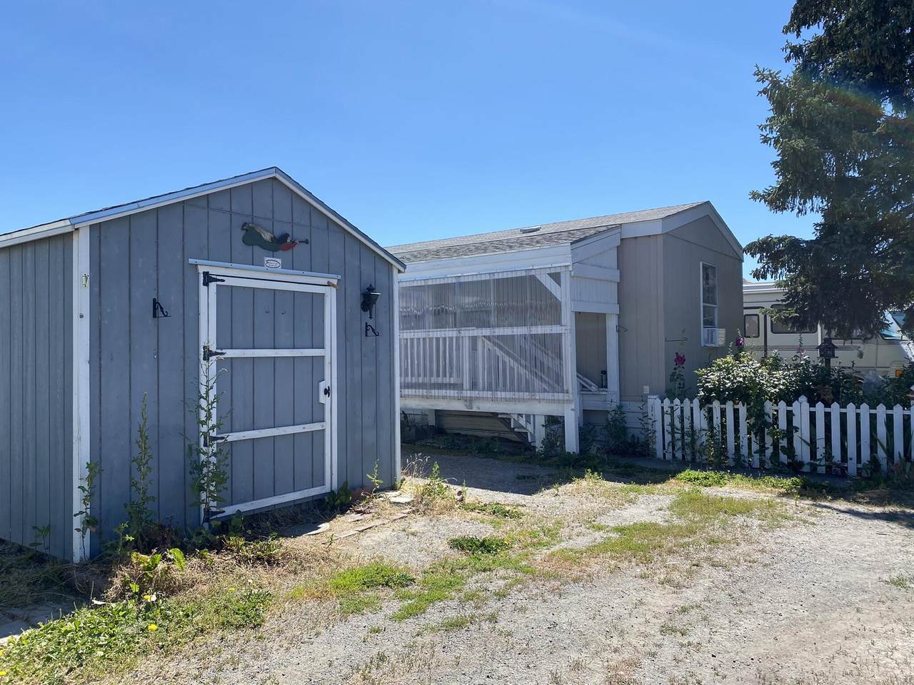 1060 Main St - Photo 1