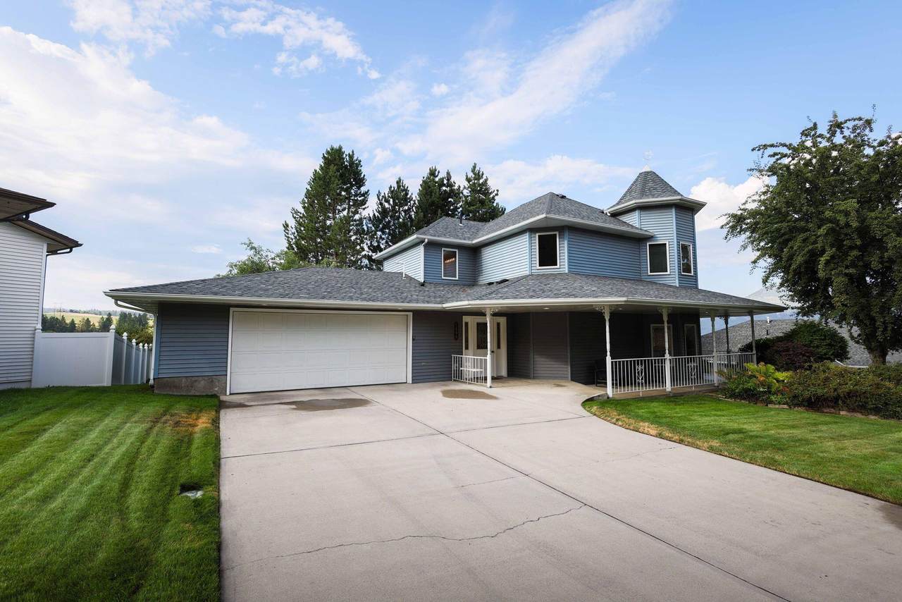 1896 Hawthorne Ave - Photo 1