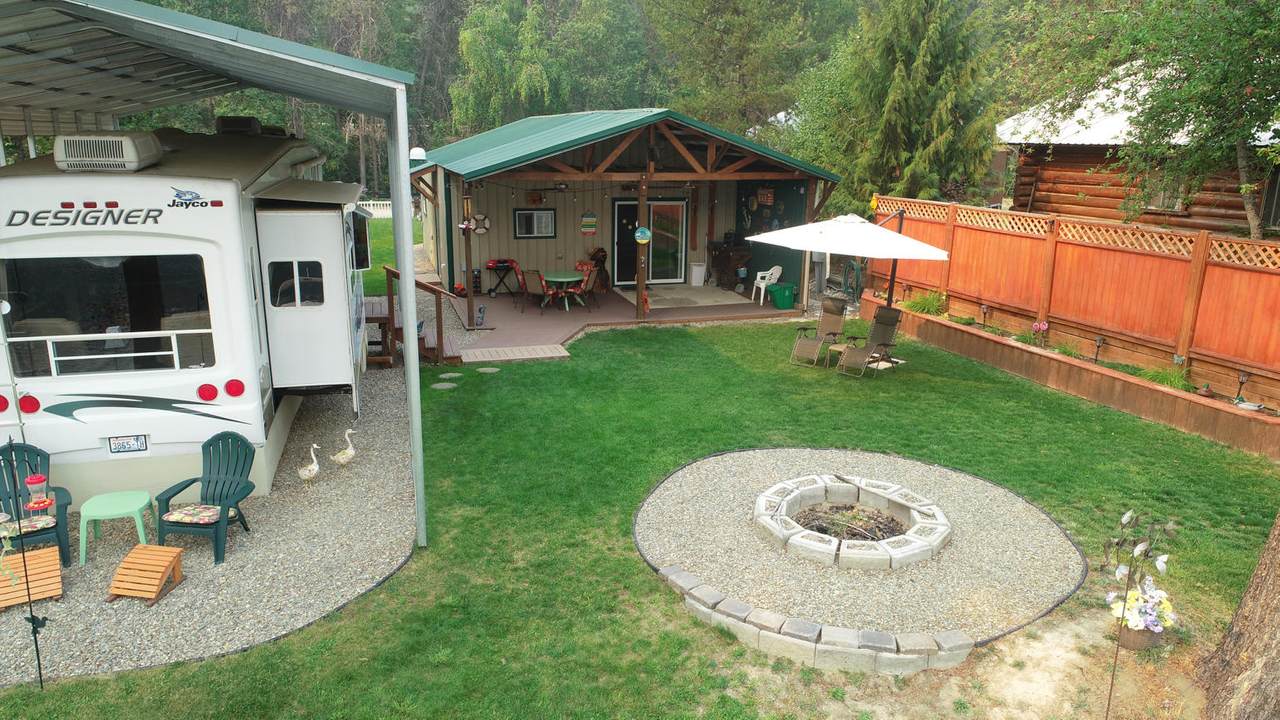 182 Hazel St - Photo 1