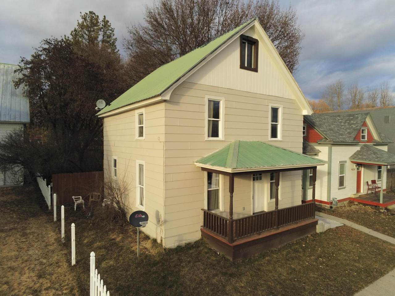 208 Main Ave - Photo 1