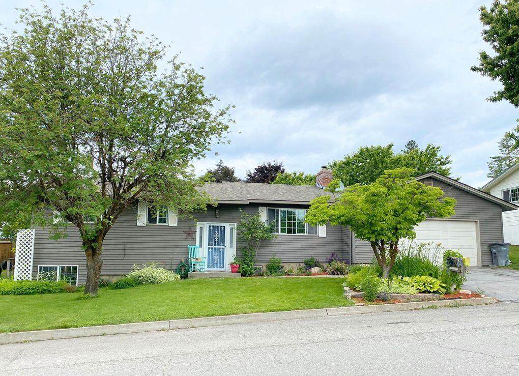 1607 Ivy Ave - Photo 1