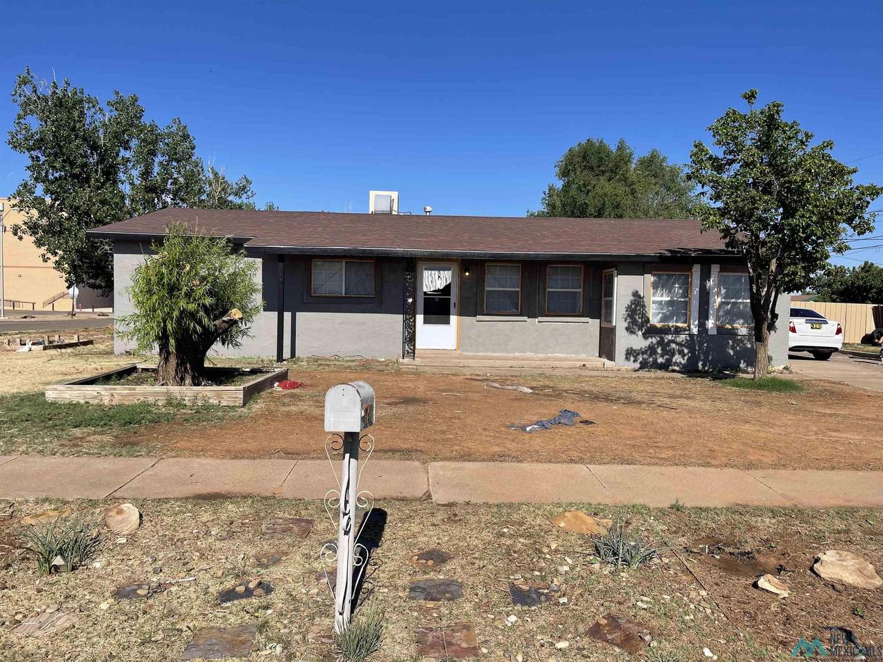 1121 Rosemont - Photo 1