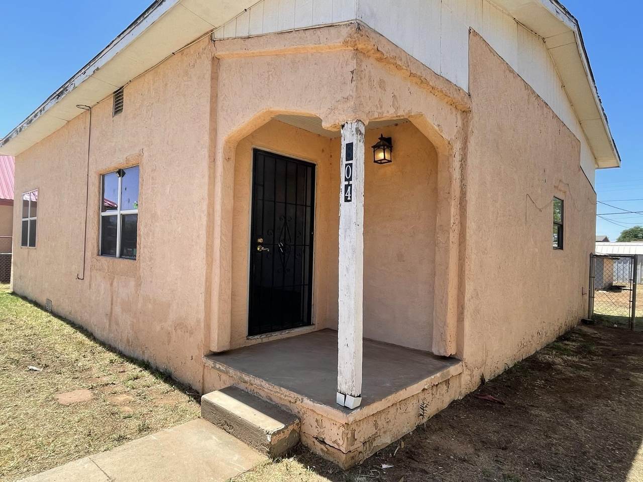 804 Edwards - Photo 1
