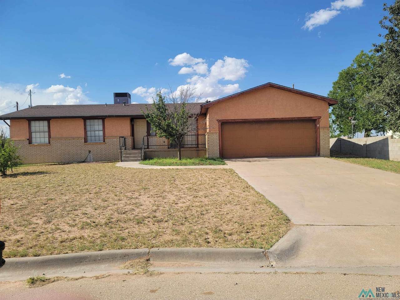 831 Hillcrest - Photo 1