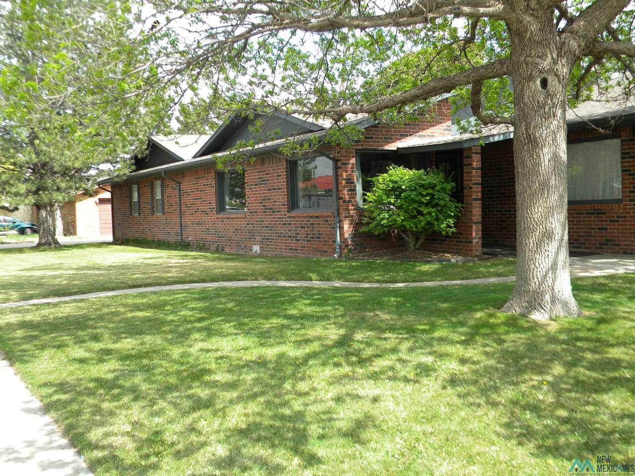 602 Maple - Photo 1