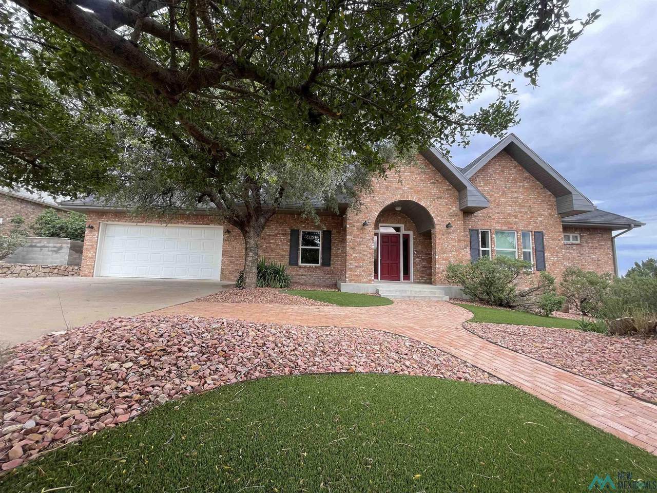 808 Dennis Way - Photo 1