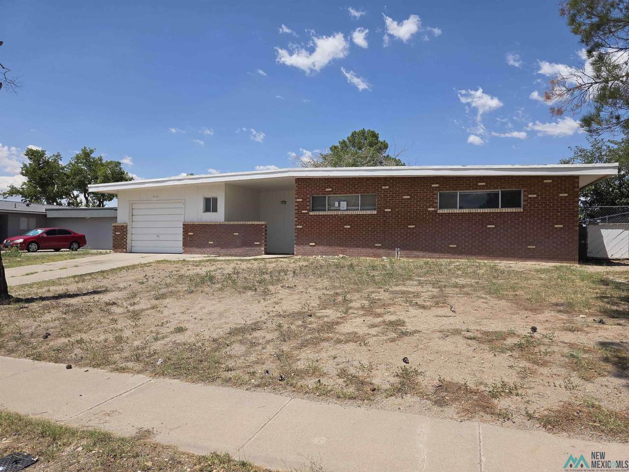 1515 Country Club Circle - Photo 1