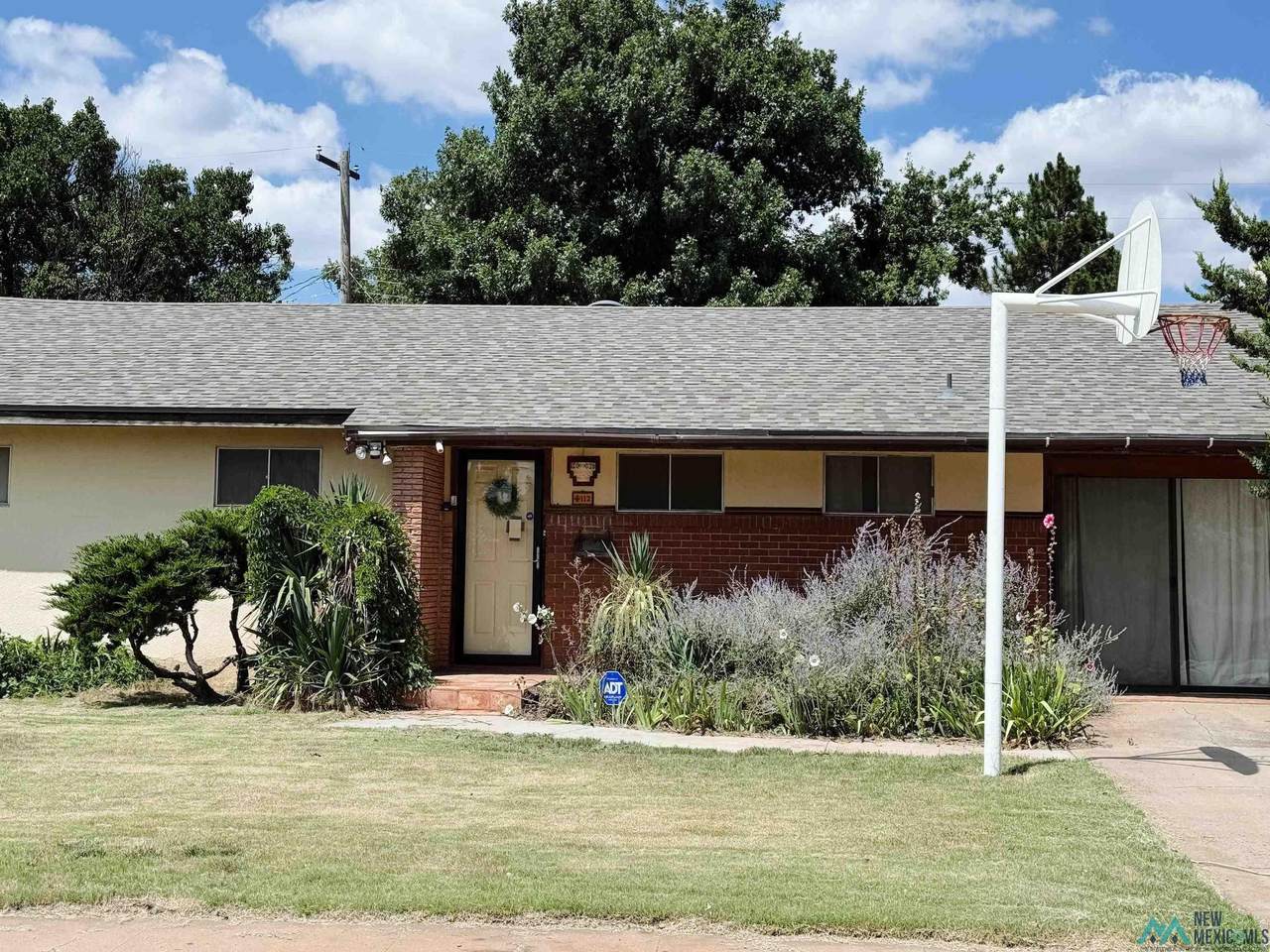 112 Yucca Avenue - Photo 1