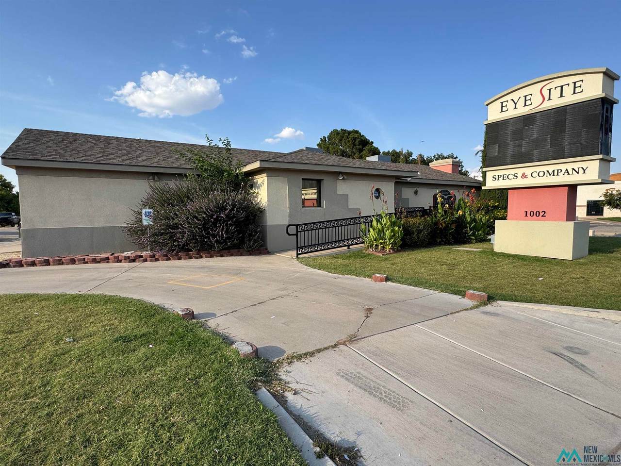 1002 Main St - Photo 1