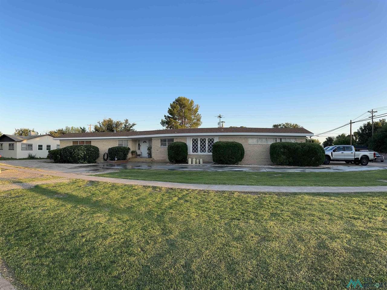 819 Ave I Avenue - Photo 1