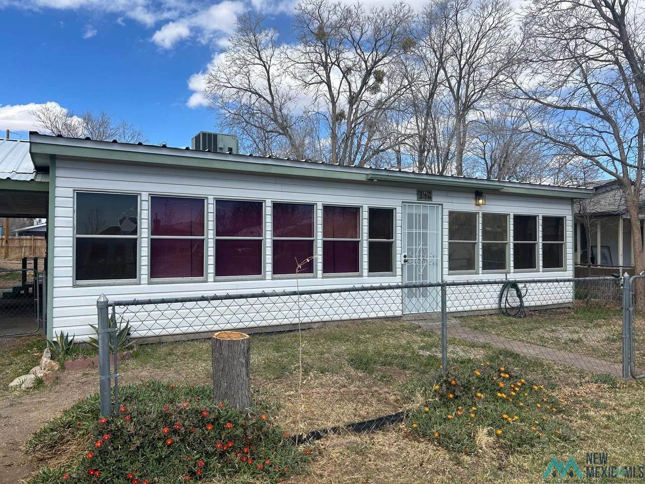 713 Charles Street - Photo 1