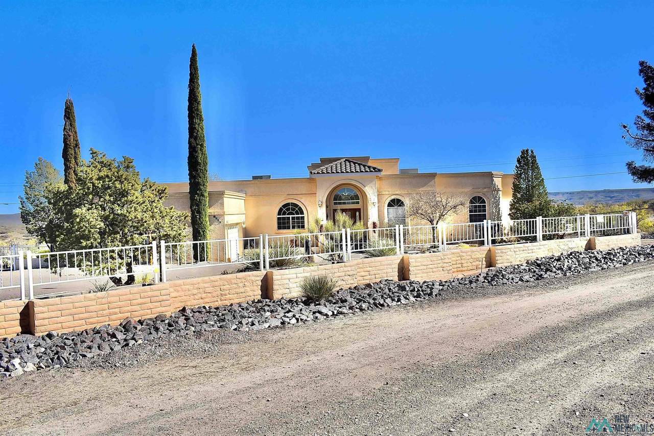 502 Hawthorne Boulevard - Photo 1