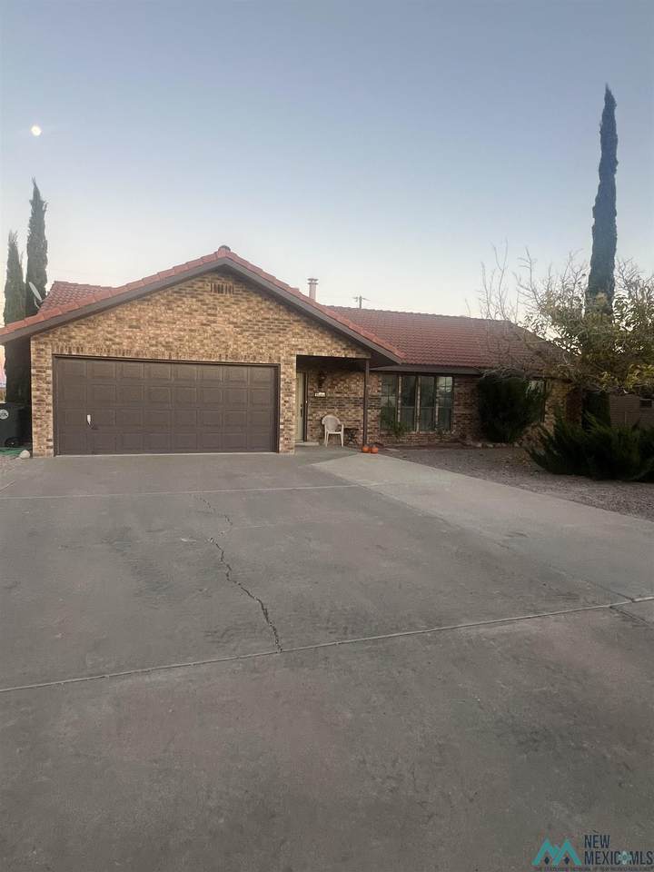 809 Sierra Vista Drive - Photo 1