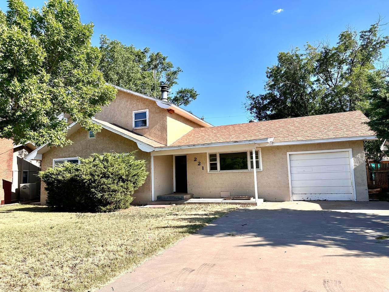 221 New Mexico Dr - Photo 1