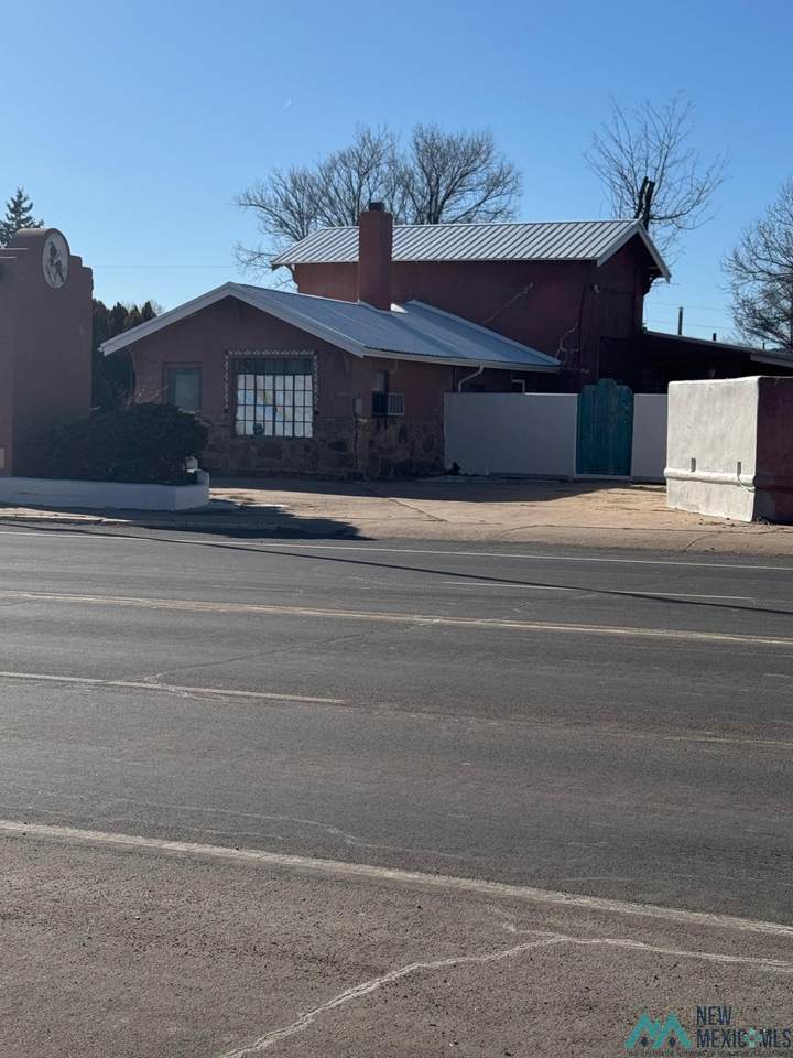 1133 Grand - Photo 1